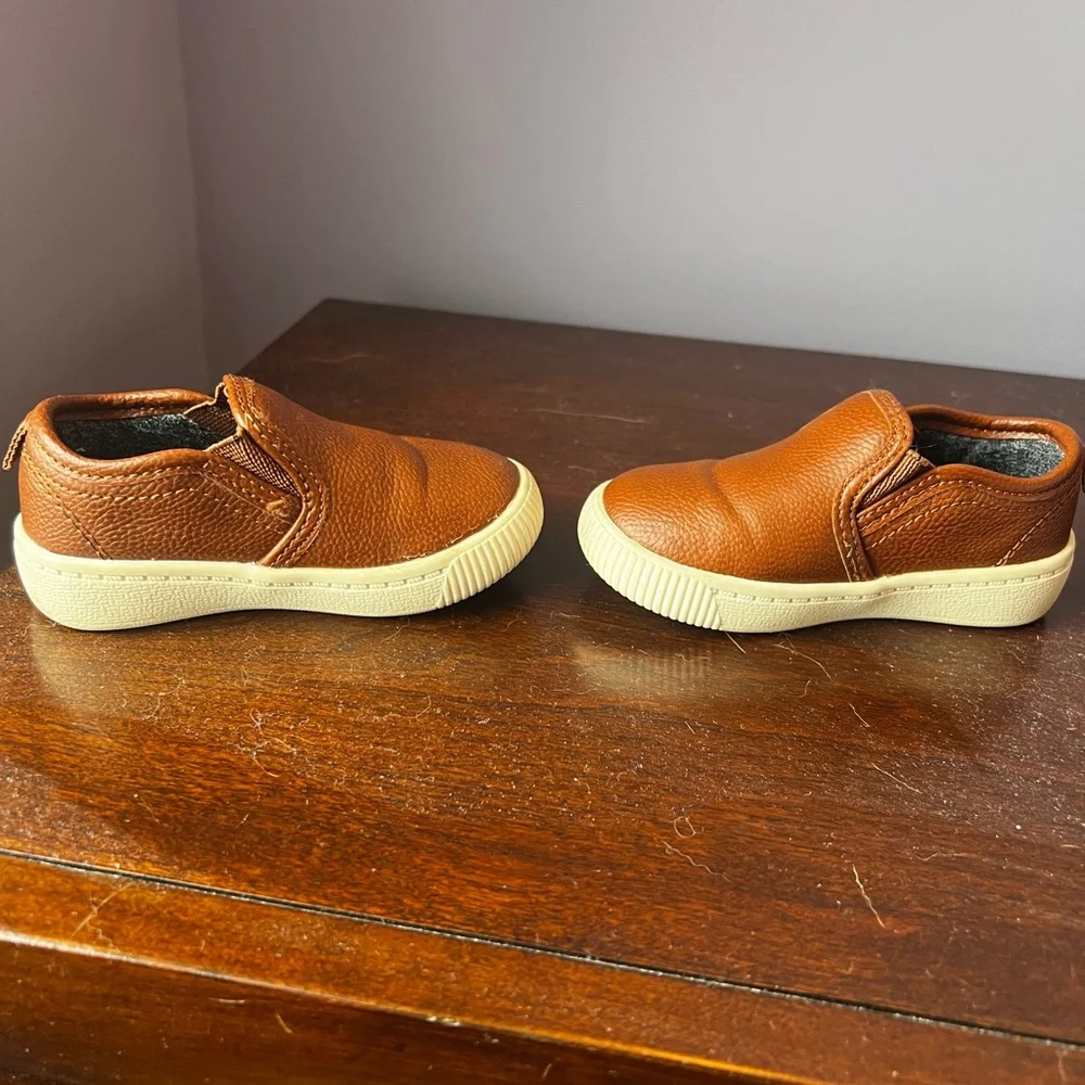 Carter’s Baby Boy Slip on shoes size 5‎